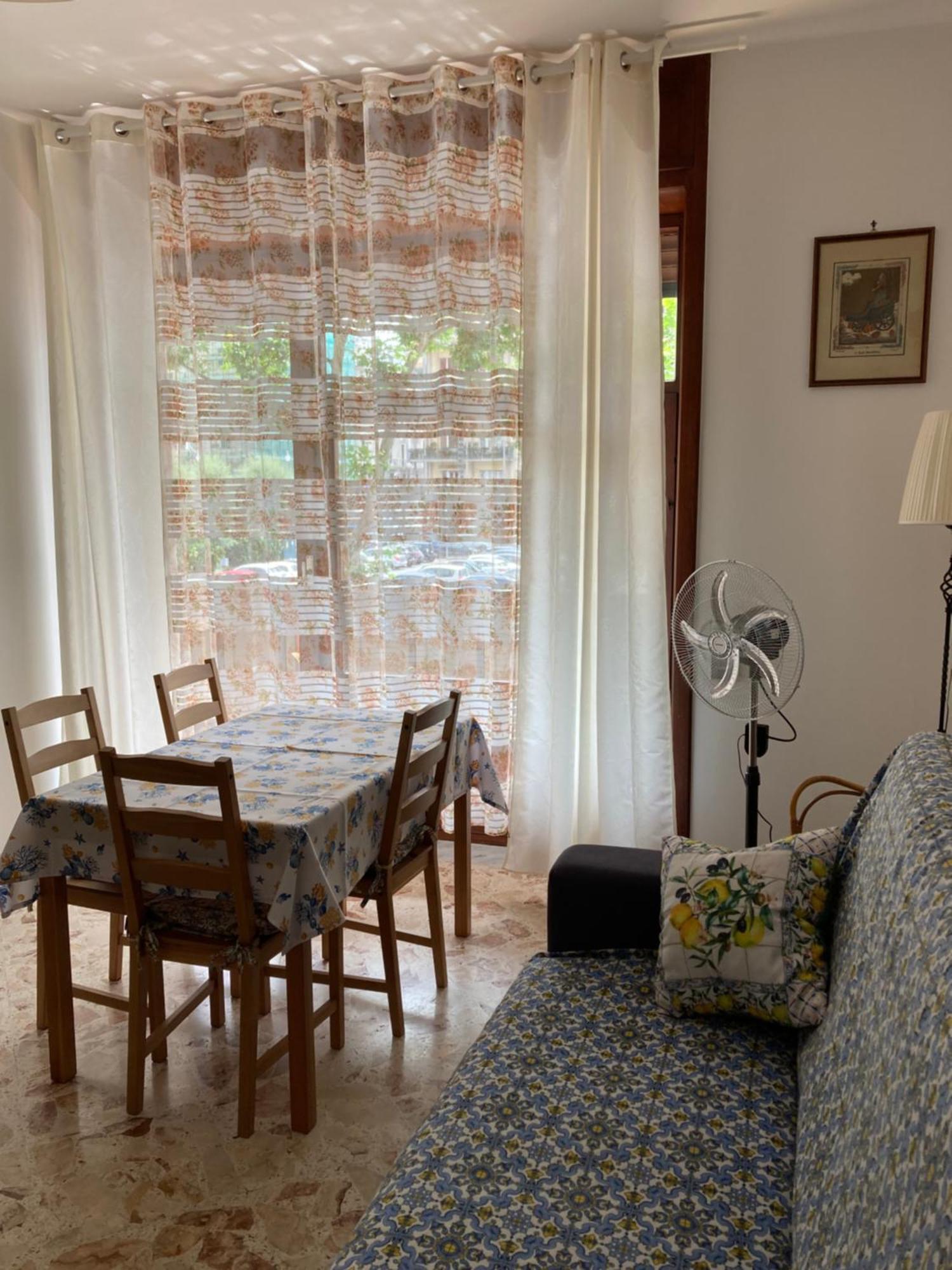 Casa Vacanza Brezza Di Maestrale Salerno Exterior photo